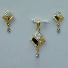 A wide variety of light gold pendant sets options are available to you, such as shape\pattern, jewelry main material, and inlay technology. Manufacturer Of Light Weight Pendant Set Jewelxy 68202