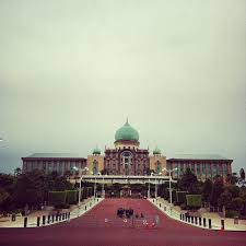 Menteri di jabatan perdana menteri dan menteri kewangan dan ekonomi ii. Kompleks Jabatan Perdana Menteri Government Building In Putrajaya