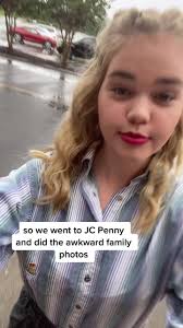 Jasy Penny Awkward Family Photo