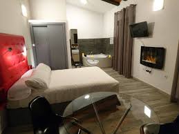 No obstante hay dos de ellas que tienen bajo el mismo techo otro apartamento, independiente del primero. Casa Rural Con Jacuzzi Privado En La Habitacion En Extremadura La Casa De Luis