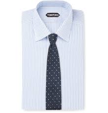 Choisissez une cravate qui touche le haut de votre ceinture et mesure entre 5,5 et 10 cm de large (2 et 4 pouces). Comment Assortir Cravate Et Chemise Les Meilleurs Conseils