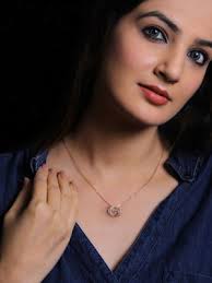 Buy GIVA 925 Sterling Rose Gold Dancing Diamond Embrace Pendant With Link  Chain Online