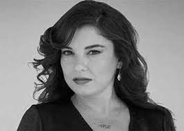 2018 yılında öğretmenlik yaparken ilk şarkısı bu benim öyküm adlı parçayı söylemiştir. Seda Akman Kimdir Nereli Kac Yasinda Rol Aldigi Diziler Ve Filmler