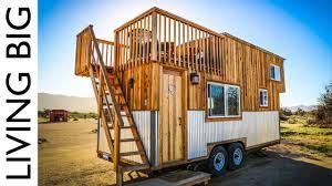 Situated Amongst The Vast Beauty Of The Mojave Desert The Peacock Tiny House Looks Right At Home Bui House With Balcony Beautiful Roofs Tiny House Big Living