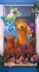 Scoprite che il mondo e' fatto di diversita' con bear e i suoi amici che in questi accattivanti episodi musicali, insegnano la tolleranza, la benevolenza e laccettazione del prossimo ! Bear Nella Grande Casa Blu Wikifur