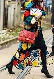 Manto Long Ete Sur De Grands Motifs Colores Long Manteau Sur Un Crochet Mohair Sur Commande Crochet Fashion Crochet Coat Granny Chic