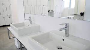 Waschtisch In Einer Umkleide Innenarchitektur Badezimmer Waschtische Waschtisch