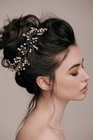Delicate Haarstokken Voor De Verfijnde En Elegante Bruid Beste Kapsels Kapsel Bruid Bruid Haar Bruid