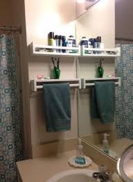 Voici 15 Manieres De Detourner L Etagere A Epices Pour Vos Rangements Etagere A Epices Rangement Salle De Bain Ikea