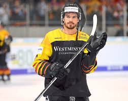 Doch wegen individueller fehler und einer schlechten chancenverwertung verlor es am samstag. Eishockey Deb Nur Mirko Hofflin Bleibt Im Kader Schwenninger Wild Wings Schwarzwalder Bote