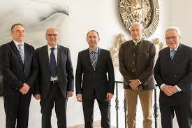 Jul 01, 2021 · der chef der freien wähler, hubert aiwanger, stellvertretender bayerischer ministerpräsident, ist bisher nicht gegen corona geimpft. Gesprach Uber Landesentwicklung Mit Bayerischem Wirtschaftsminister Hubert Aiwanger Verkehrswesen Und Raumplanung