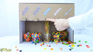 Papier, bien droite de temps. Voici Comment Fabriquer Un Distributeur De Bonbons En Carton Tuto Maxigadget Com