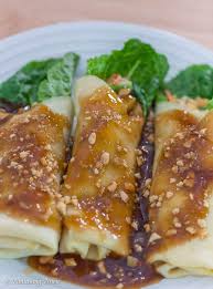 Caramelized banana lumpia with jackfruit (turon). Lumpiang Sariwa With Fresh Lumpia Wrapper Panlasang Pinoy