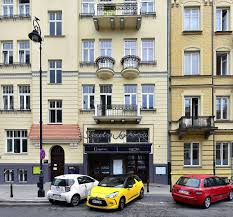 Ulica biegnie na północ, krzyżuje się najpierw z ul. Teatr Syrena Wikipedia Wolna Encyklopedia