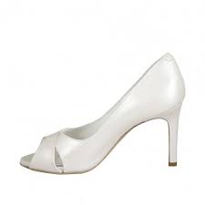 Scopri i sandali con cinghiette, le decolleté con tacco sottile e le scarpe eleganti con tacco basso per un comfort e uno stile extra. Scarpe Da Sposa E Arrivato Il Giorno La Scarpa Giusta Misura Piccola 31 32 33 34
