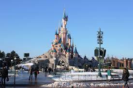 L'accès à disney village ne nécessite pas de ticket ou de billet, tout comme l'accès aux hôtels disney et hôtels partenaires. Bilete De Intrare La Disneyland Paris Agentia De Turism Remember Travel