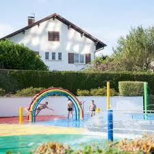 N'hésitez plus, voici nos conseils pour vous aider à choisir la piscine qui vous. Piscine L Ile Bleue Annecy Touristeninformation Des Sees Von Annecy
