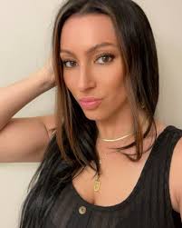 Lindsey Nicole's Instagram, Twitter & Facebook