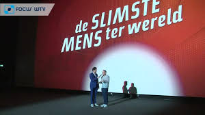 Net als tijdens zijn eerste en tweede deelname kroonde hij zich vanavond tot slimste mens. Xavier Taveirne Wint De Slimste Mens Focus En Wtv