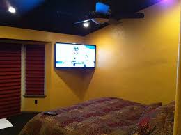 Surround Sound System In A Master Bedroom With Painted Speakers In The Ceiling That Bedroom False Ceiling Design Minimalist Bedroom Design False Ceiling Design
