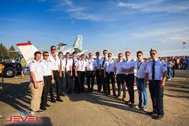 La mulți ani controlorilor de trafic aerian! Profesia De Lux Din R Moldova Salariile DepÄÈesc 50 De Mii De Lei Pe LunÄ
