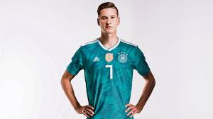 Deutschland gewann nach der wm. Bild Zeigt Das Neue Deutschland Trikot Fur Die Wm 2018 Fifa Wm 2018 Bild De