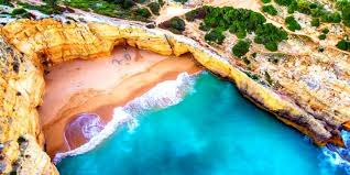 It enjoys a warm temperate climate with wet winters, dry summers, and the highest temperatures averaging above 71 f. Urlaub In Portugal Entspannen An Der Atlantikkuste