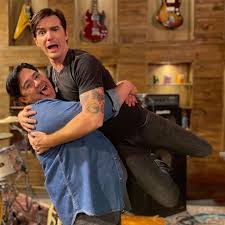 Shortly after caitlyn jenner came out as transgender back in june 2015, she was featured on the cover of vanity fair to discuss her journey. Nickalive Drake Bell Meets Lalo Garza The Voice Of Josh On Latam Spanish Dub Of Drake Josh