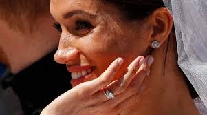 Hailey baldwins engagement ring from justin bieber is similar to. Get The Look From Hailey Baldwin S Oval Cut Diamond Ring To Ariana Grande S Pear Cut Beauty Meaww