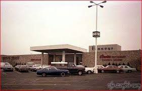 Monroeville Mall 1970s What Restaurant Is Pictured On The Left Monroeville Mall Vintage Mall Monroeville