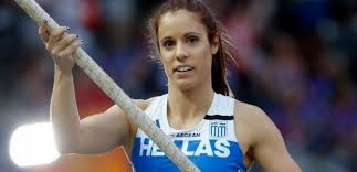 Είναι η κάτοχος του παγκοσμίου ρεκόρ στο άλμα επί κοντώ. Stefanidh Eimai Edw Gia Na Spasw To Atomiko Kai To Panellhnio Rekor Binteo Enothtes A8lhtismos Real Gr
