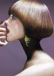 The Model Justine With A Coiffure Designed By Vidal Sassoon And Gold Earrings By Don Berg Of Tiffany S Photo By Hiro Harper S Bazaar August 1972 Vidal Sassoon Haircut Pageboy Haircut Vintage Hairstyles