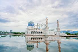 Masjid ini dibangun di atas danau buatan, sehingga sering disebut juga dengan masjid terapung gedebage. Masjid Terapung Sabah Malaysia Gambar Unduh Gratis Imej 501151124 Format Jpg My Lovepik Com