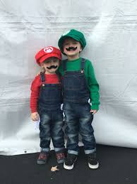 Children S Costumes Mario And Luigi Halloween Do It Yourself Diy Disfraces De Halloween Para Ninos Disfraces Halloween Bebes Disfraces Sencillos Para Ninos