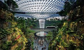 لهذه الأسباب يعتبر مطار تشانغي في سنغافورة أفضل مطار في العالم، إذ فاز بهذا اللقب عدة مرات حول العالم. Why Singapore S Changi Airport Is A Destination In Itself Daily Mail Online