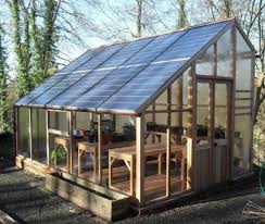 Solar Greenhouse A Uk Based Inventor Came Up With A Novel Solution That Allows Gardening Enthusiasts To Grow Pla Solar Greenhouse Greenhouse Plans Greenhouse
