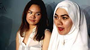 Sosok sarita abdul mukti mulai menjadi sorotan setelah sang putri, shafa harris, menjadi viral melalui sebuah video. Dulu Sempat Labrak Jennifer Dunn Kini Anak Anak Sarita Sepakat Ibunya Bercerai Dari Faisal Harris Tribun Kaltim