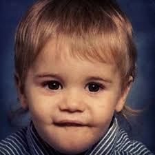 32 Unrecognisable Photos Of Celebrities As Children Justin Bieber Photos Justin Bieber Justin Bieber Baby
