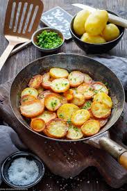 Klassische Bratkartoffeln Knusprig Und Einfach Emmikochteinfach Rezept Bratkartoffeln Kartoffelbeilagen Rinderbraten Rezept