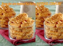 Yuk, masukkan resep kastengel keju bawang ini ke dalam list menu kue kering lebaran tahun ini. Resep Dan Cara Membuat Kue Kering Kastengel Cornflake Racikanbumbu Com