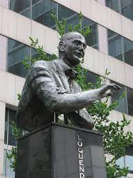 Fortuyn was a former marxist ( at the time of his death he still had a karl marx portrait hanging in his house ) who was elected as candidate for the dutch centre party leefbaar nederland who decided to ditch fortuyn after some controversial statements about islam in the press. Datei Beeld Pim Fortuyn Rotterdam Jpg Wikipedia