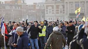 Hollanda ya da hollanda krallığı (koninkrijk der nederlanden), çoğunluğu kuzeybatıavrupa'da hollanda meşruti monarşi ile yönetilen bir avrupa ülkesidir. Hollanda Da Binlerce Kisi Kisitlamalara Karsi Sokaga Dokuldu Son Dakika Dunya Haberleri