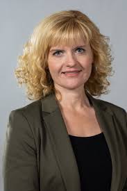 ACC is pleased to announce Sara Thynne as ACC's new Learning Resources  Center Director. Sara joined the college as Reference Librarian in 2013.  The Learning Resources Center includes the Library, Audio-Visual support,