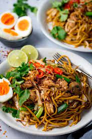 Mee Goreng Spicy Fried Noodles With Chicken And Crispy Shallots So Simple And Easy To Prepare Ready In Asian Recipes Vegetarian Oyster Sauce Asian Dishes