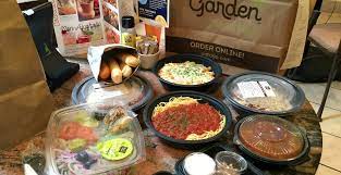 If you like a soup with a beef base, i would have to recommend the pasta e fagioli as it is a hearty soup that is packed full of beans, beef, and so much more, all in every single bite. Olive Garden Score 4 Entrees 2 Soups Salads 4 Breadsticks And 1 Kids Meal For Under 27 Hip2save