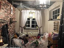 You can use your creativity to paint different planets or the half solar system to provide a look of the space. Mother Of Two Gave Daughter S Bedroom Magical Makeover To Create Harry Potter Themed Space Daily Mail Online