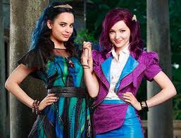 Sofia Carson On 'Descendants 2': Spills Scoop On Mal & Evie In Sequel –  Hollywood Life