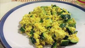 Una piccola variante può risultare quella di cuocere l'uovo separatamente rispetto alle zucchine, portandolo ad ebollizione. Uova Strapazzate Con Zucchine Unadonna