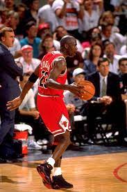 Flashback Michael Jordan In The Air Jordan Vi And Vii Michael Jordan Michael Jordan Basketball Michael Jordan Photos