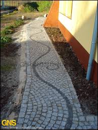 Verlegen sie nun die pflastersteine vor kopf (= von der verlegten fläche aus) ohne das sandbett zu betreten. 21 Pflastermuster Ideen In 2021 Pflastermuster Pflaster Garten Pflaster